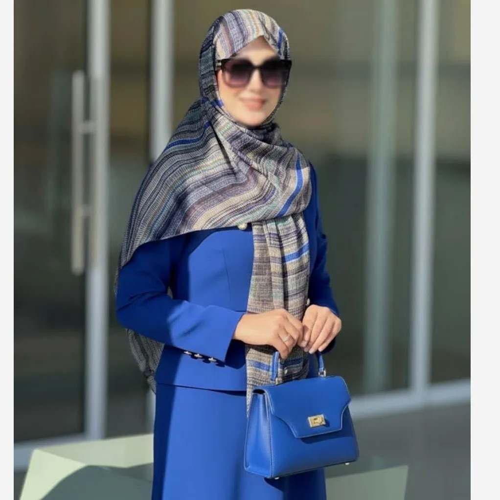 روسری مجلسی طرح سنا قواره 140 نخ کاستوم دور دوخت بدون لیز خوردگی
