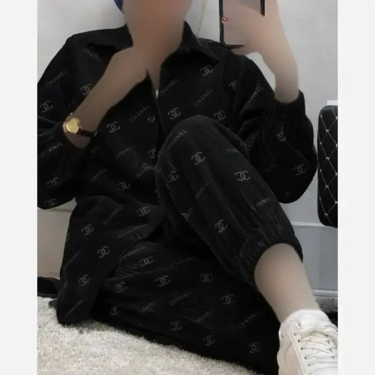 ست مانتو شلوار مخمل کبریتی مشکی فری سایز زنانه